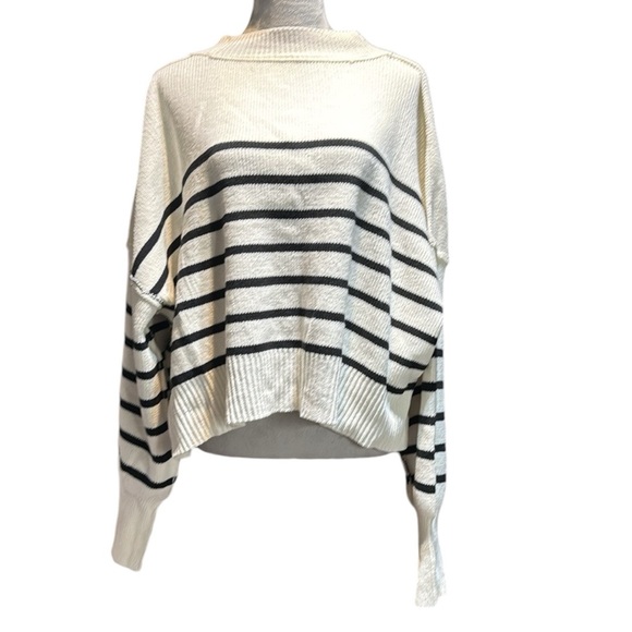 Sweaters - White & Black Stripped Sweater